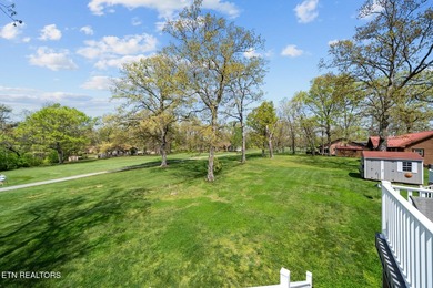 This beautiful renovated 3-bedroom, 3-bath home in the Lake - photo 38