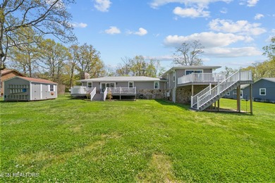 This beautiful renovated 3-bedroom, 3-bath home in the Lake - photo 39