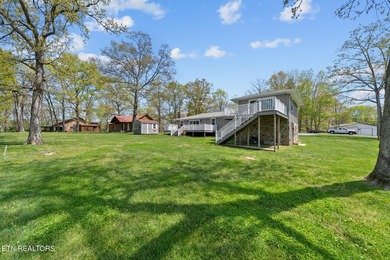 This beautiful renovated 3-bedroom, 3-bath home in the Lake - photo 40
