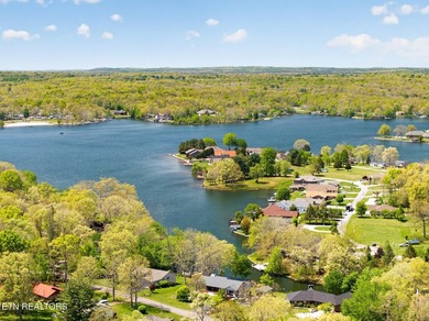 This beautiful renovated 3-bedroom, 3-bath home in the Lake - photo 47