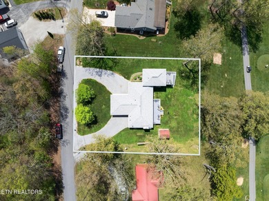 This beautiful renovated 3-bedroom, 3-bath home in the Lake - photo 49