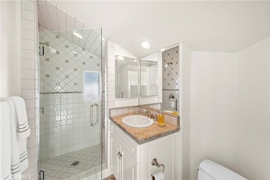 432 Acacia is a sophisticated home offering the perfect blend of - photo 11
