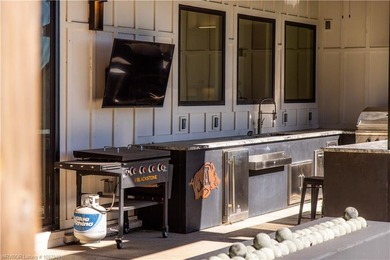 Experience modern. luxury and thoughtful design in this stunning - photo 13
