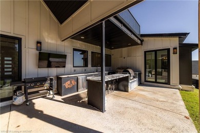 Experience modern. luxury and thoughtful design in this stunning - photo 16