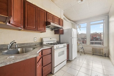 Unlock the potential of this solid three-unit brick building - photo 18