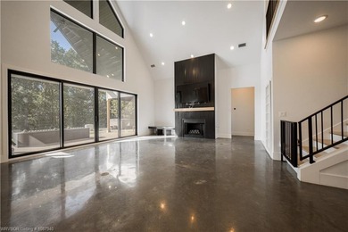 Experience modern. luxury and thoughtful design in this stunning - photo 20