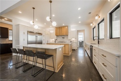 Experience modern. luxury and thoughtful design in this stunning - photo 24