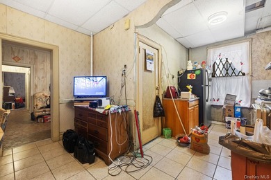 Unlock the potential of this solid three-unit brick building - photo 24