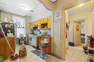 Unlock the potential of this solid three-unit brick building - photo 25