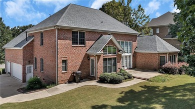 BRAND NEW ROOF!! HOME IS PRICED $40,000.00 BELOW APPRAISAL and a - photo 25