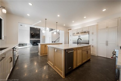 Experience modern. luxury and thoughtful design in this stunning - photo 26