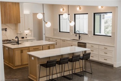 Experience modern. luxury and thoughtful design in this stunning - photo 28