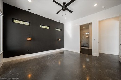 Experience modern. luxury and thoughtful design in this stunning - photo 32