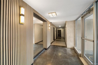 Charming 1 Bedroom Apartment in Windsor Park, where warmth and - photo 2