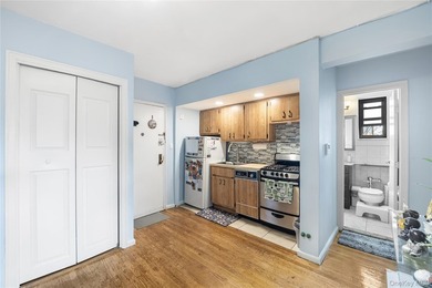 Charming 1 Bedroom Apartment in Windsor Park, where warmth and - photo 6