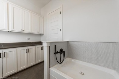 Experience modern. luxury and thoughtful design in this stunning - photo 38