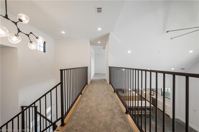 Experience modern. luxury and thoughtful design in this stunning - photo 50