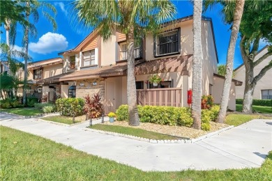 Lake Townhome/Townhouse For Sale in Coconut Creek, Florida