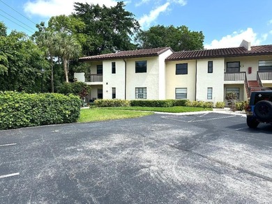 Discover the perfect retirement retreat in Boca Lago! This - photo 1