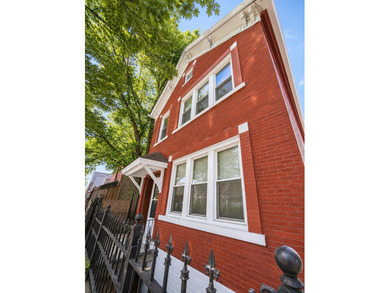 (private lake, pond, creek) Home Active Under Contract in Chicago Illinois