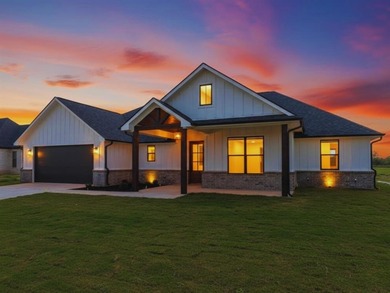 Hideaway Lake Home For Sale in Lindale Texas