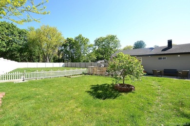 Rare find! This meticulously maintained 3-bedroom home combines - photo 14