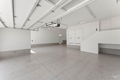 Move-in Ready, peaceful, high-end single-story home - photo 32
