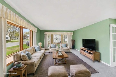 The perfect year-round residence, vacation getaway, or - photo 1