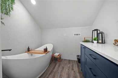 Lakefront Living with Stunning Amenities! This exceptional - photo 12