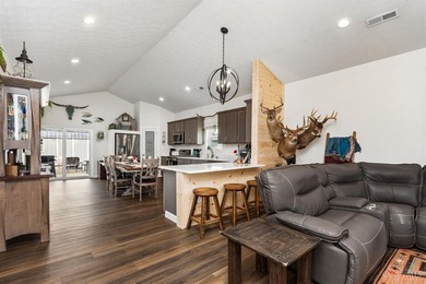 Welcome to Lake Waynoka living! This updated 3 bedroom, 2 bath - photo 8