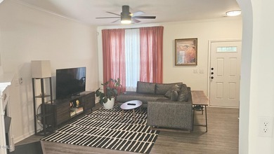 Lakefront 3 Bedroom townhome in a very nice quiet neighborhood - photo 8