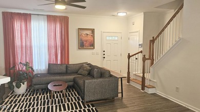 Lakefront 3 Bedroom townhome in a very nice quiet neighborhood - photo 9
