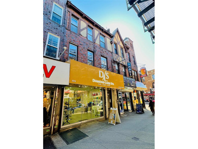 Prime Mixed-Use Investment Opportunity! Outstanding opportunity - photo 2