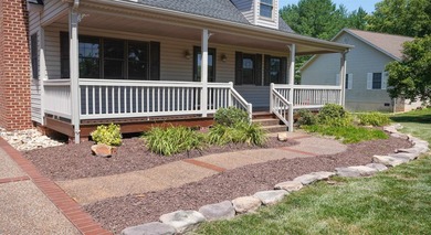 Welcome to this excellently maintained Cape Cod in the heart of - photo 3