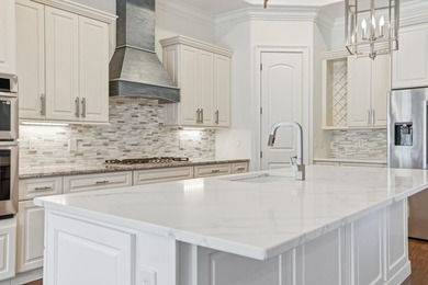 Beautiful 4 bedroom, 3 bath Mediterranean-style home located in - photo 12