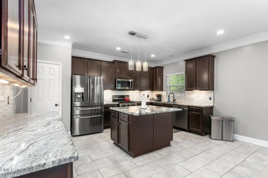 This beautifully maintained 5-bedroom, 3-full bathroom home - photo 13