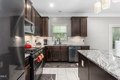 This beautifully maintained 5-bedroom, 3-full bathroom home - photo 15