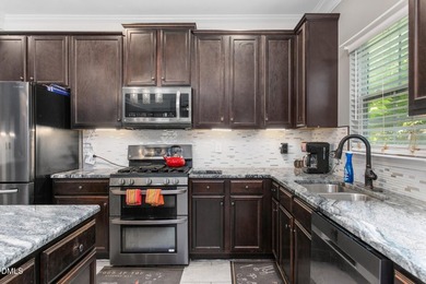 This beautifully maintained 5-bedroom, 3-full bathroom home - photo 16