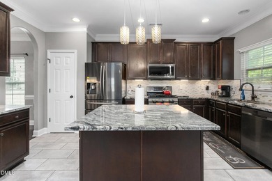This beautifully maintained 5-bedroom, 3-full bathroom home - photo 17
