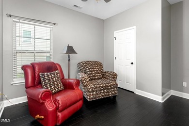 This beautifully maintained 5-bedroom, 3-full bathroom home - photo 18