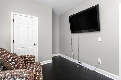 This beautifully maintained 5-bedroom, 3-full bathroom home - photo 19
