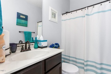 This beautifully maintained 5-bedroom, 3-full bathroom home - photo 20