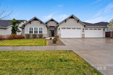 Welcome to this stunning single-level home with a separate - photo 3