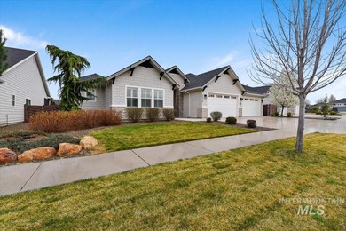 Welcome to this stunning single-level home with a separate - photo 4
