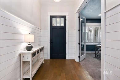 Welcome to this stunning single-level home with a separate - photo 5