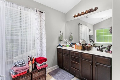 This beautifully maintained 5-bedroom, 3-full bathroom home - photo 25