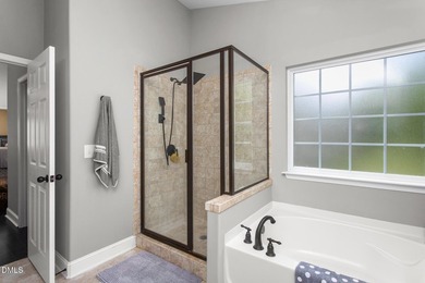This beautifully maintained 5-bedroom, 3-full bathroom home - photo 26