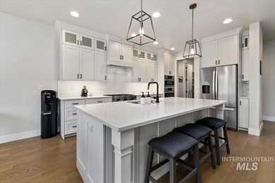 Welcome to this stunning single-level home with a separate - photo 9