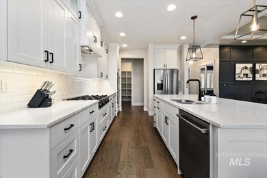 Welcome to this stunning single-level home with a separate - photo 10