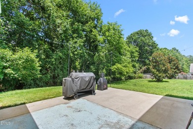 This beautifully maintained 5-bedroom, 3-full bathroom home - photo 34